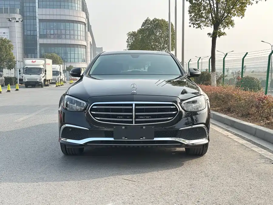 Mercedes-Benz E-Class 2022 Бензин