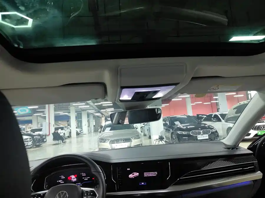 Volkswagen Passat 2022 Бензин