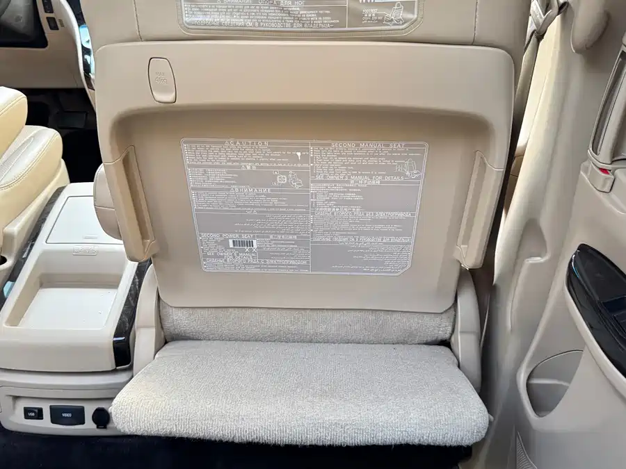 Toyota Alphard 2012 Бензин