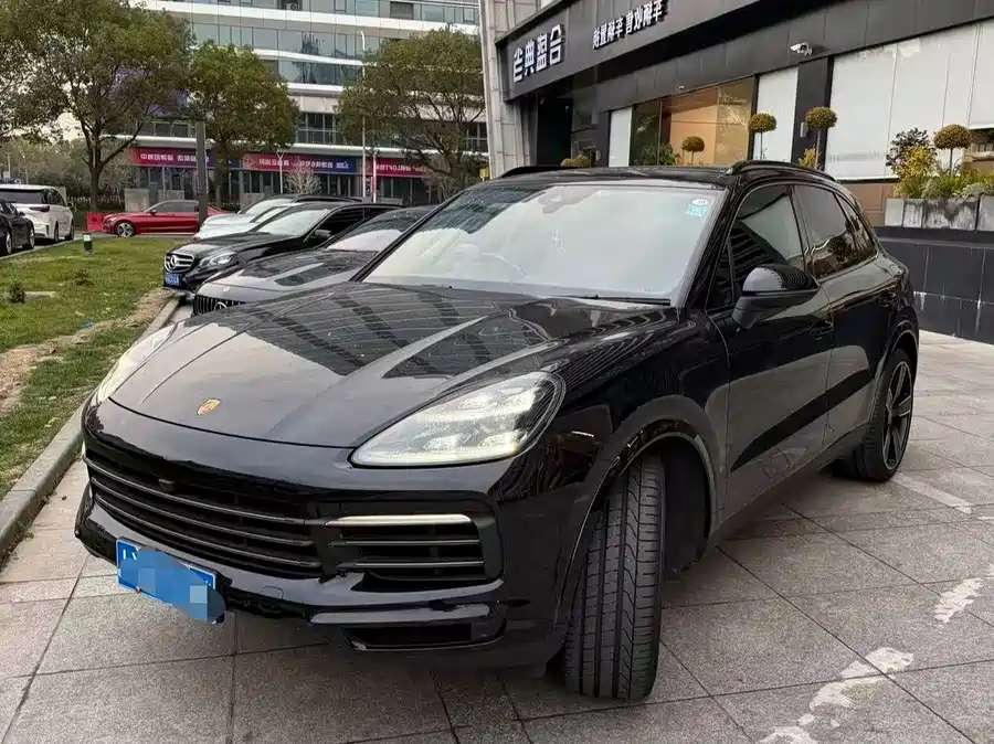 Porsche Cayenne 2023 Бензин