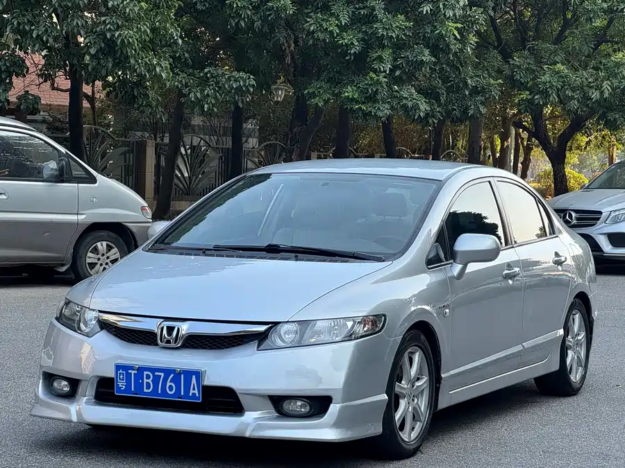 Honda Civic 2009 Бензин