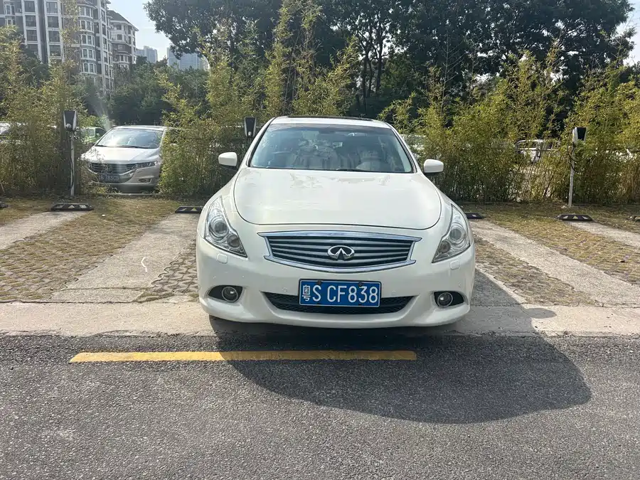 Infiniti G Series 2011 Бензин
