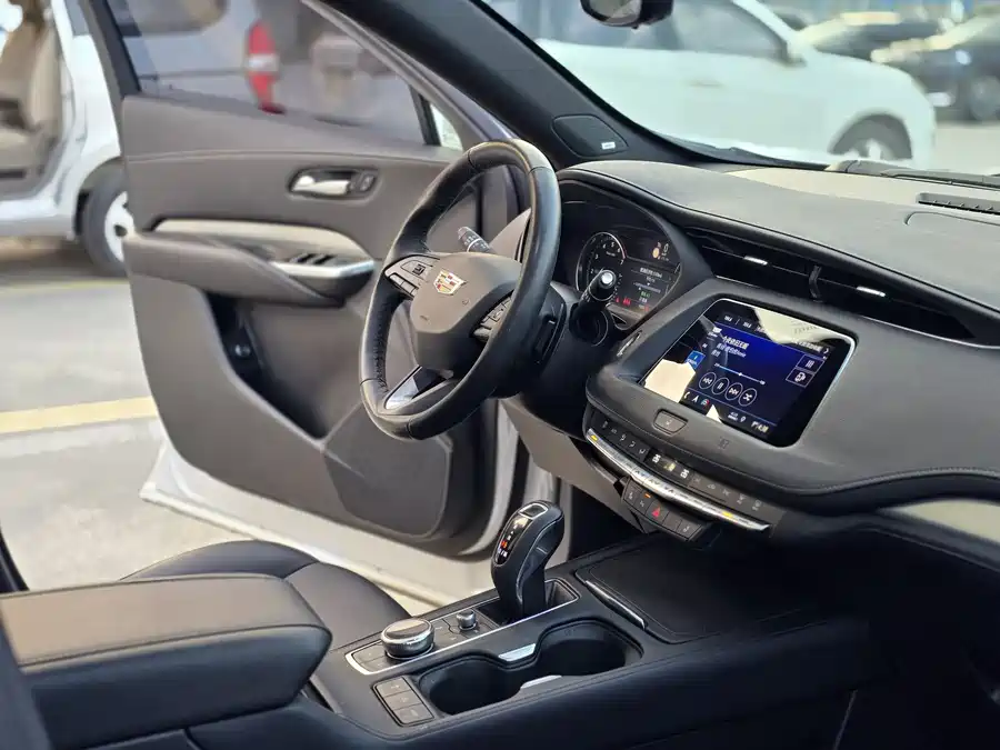 Cadillac XT4 2019 Бензин