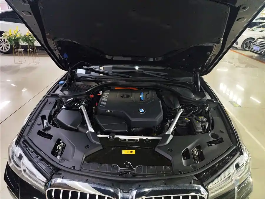 BMW 5 Series EV 2021 Подключаемый гибрид