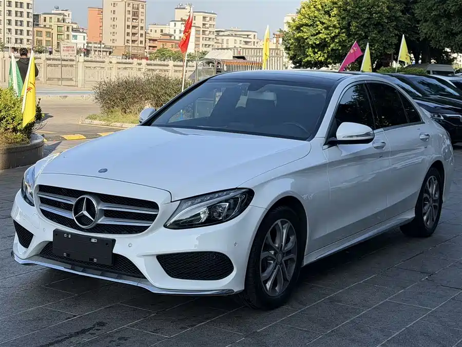 Mercedes-Benz C-Class 2015 Бензин