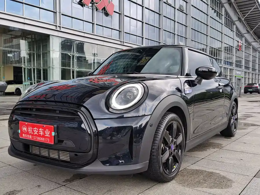 MINI 2024 Бензин