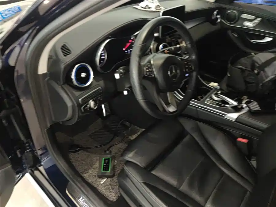 Mercedes-Benz C-Class 2015 Бензин