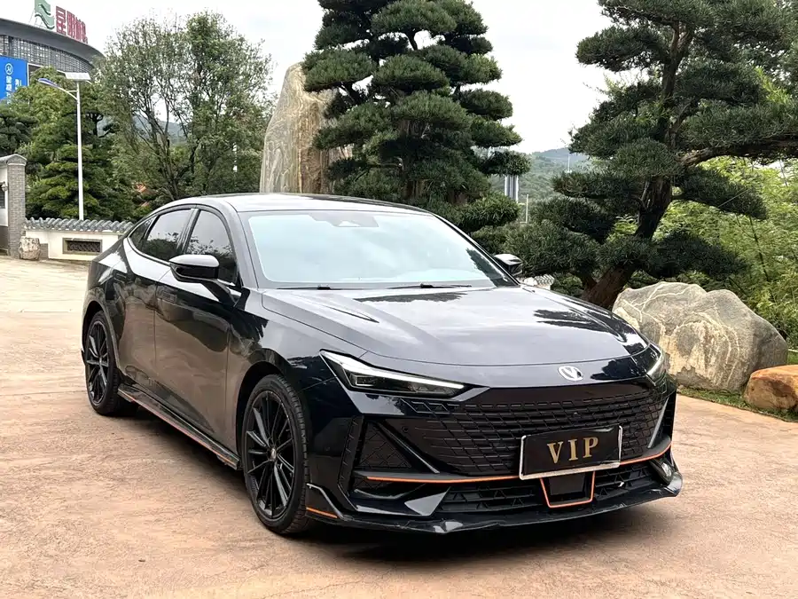 Changan UNI-V 2023 Бензин