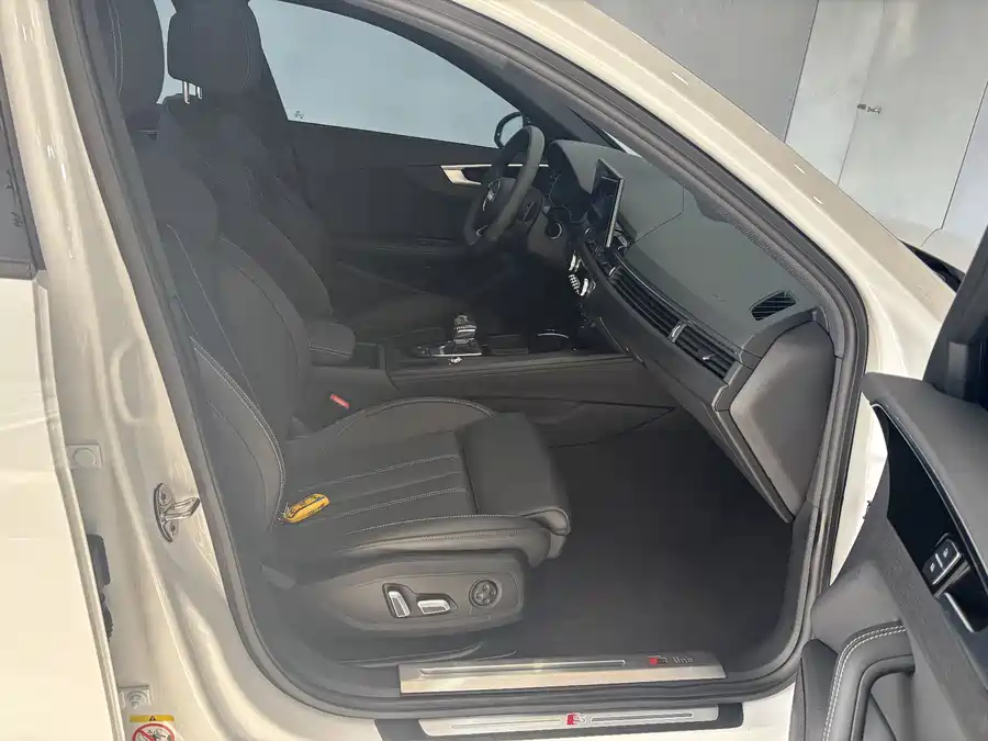 Audi A4L 2024 Бензин