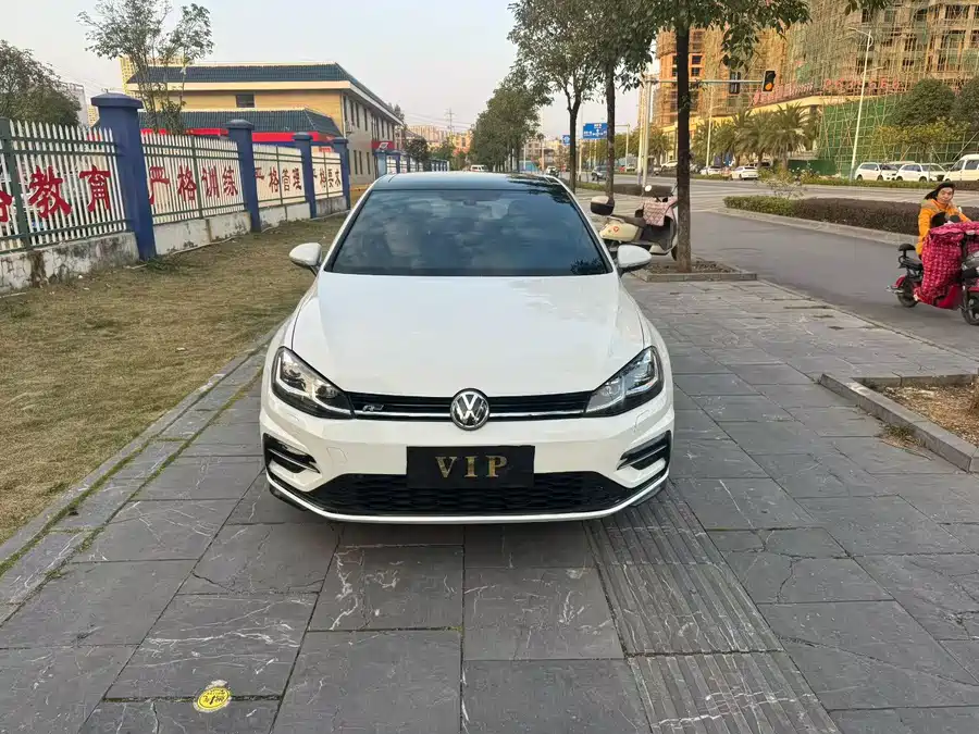 Volkswagen Golf 2018 Бензин
