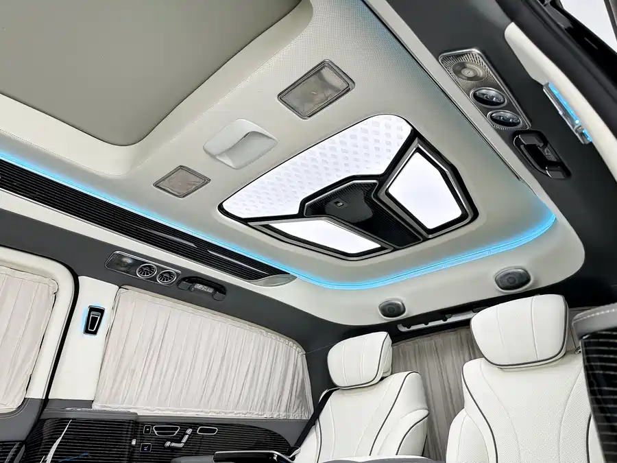 Mercedes-Benz V-Class 2023 Бензин