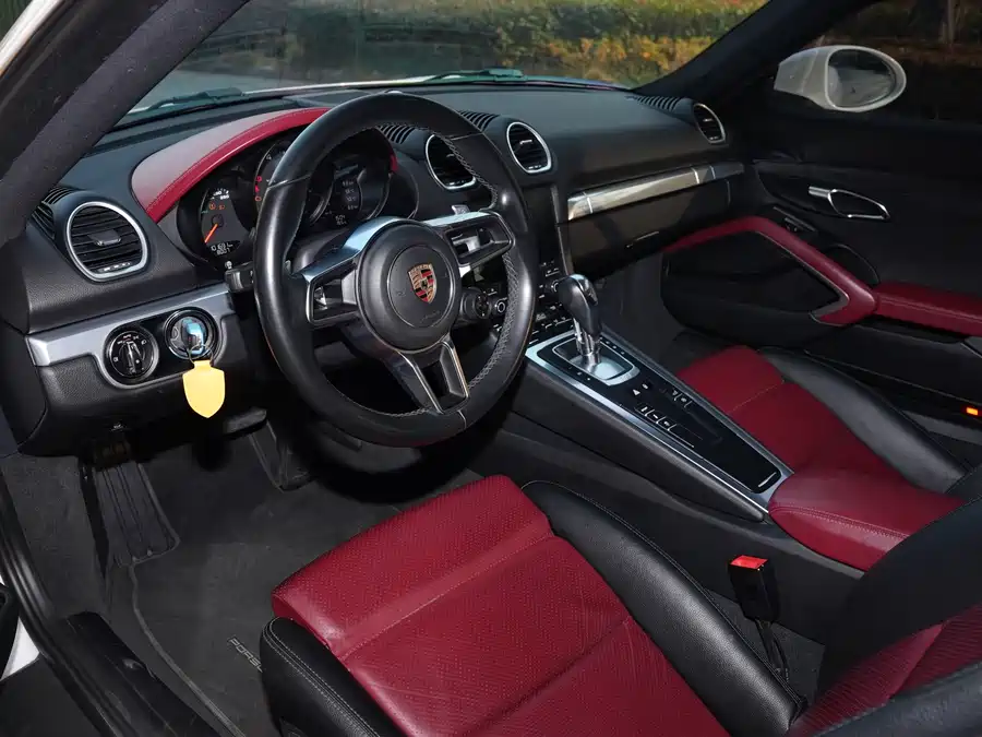 Porsche 718 2017 Бензин