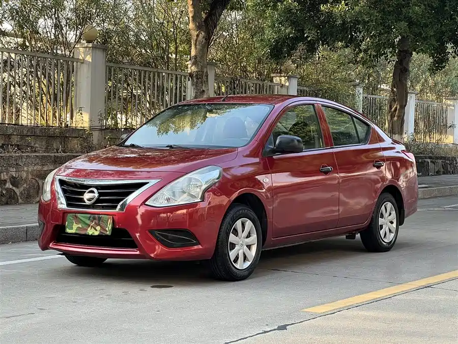 Nissan Sunny 2015 Бензин