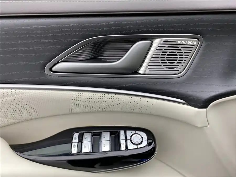 Denza D9 2024 Подключаемый гибрид