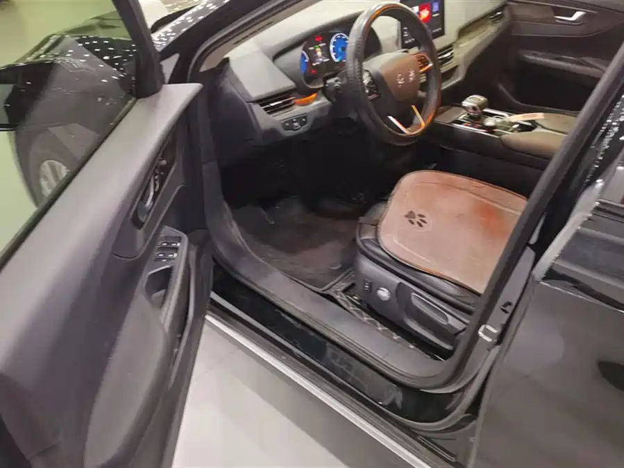 Hongqi E-QM5 2024 Электрический