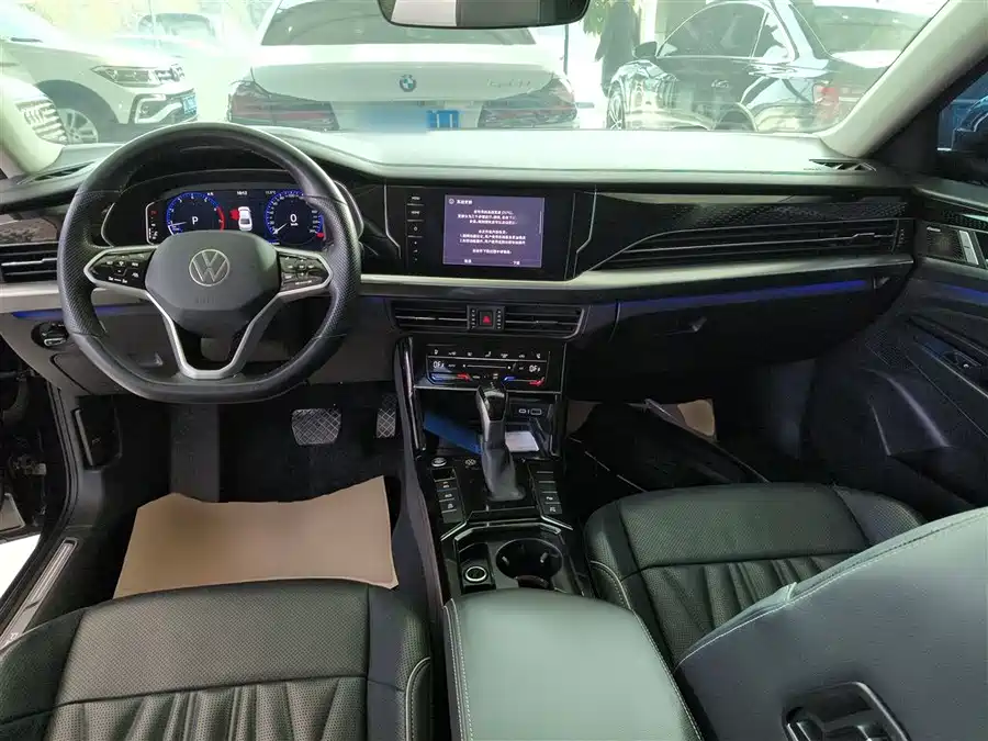 Volkswagen Passat 2023 Бензин