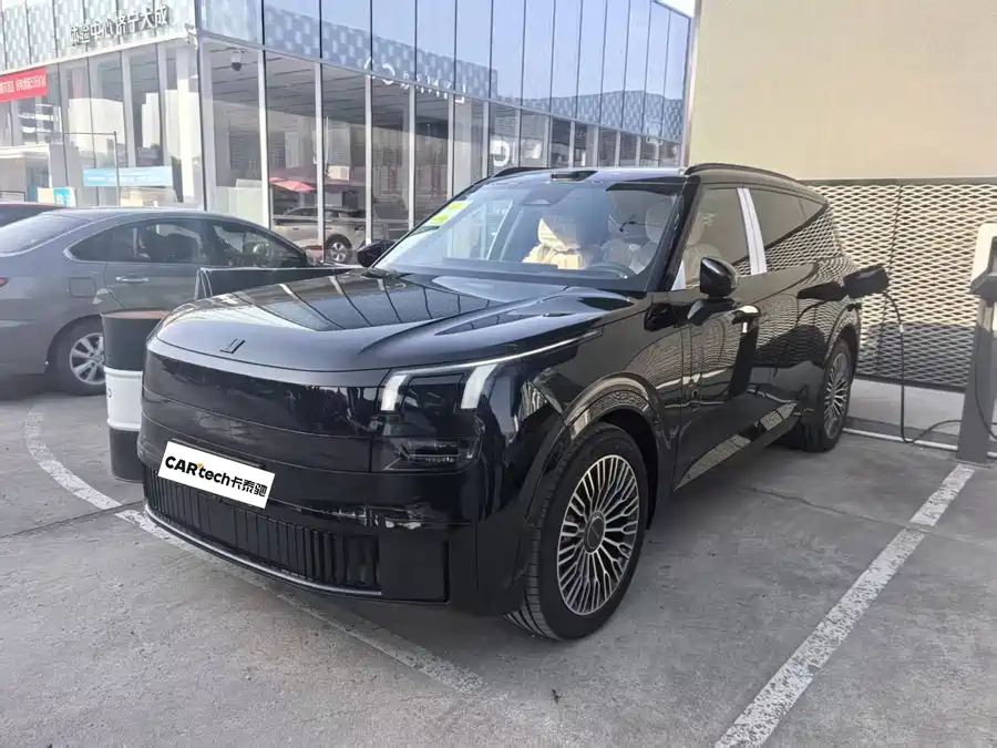 LynkCo 900 2025 Подключаемый гибрид