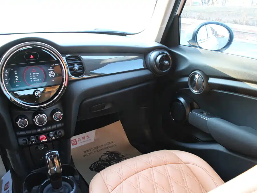 MINI 2023 Бензин