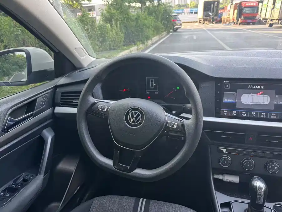 Volkswagen Lavida 2022 Бензин
