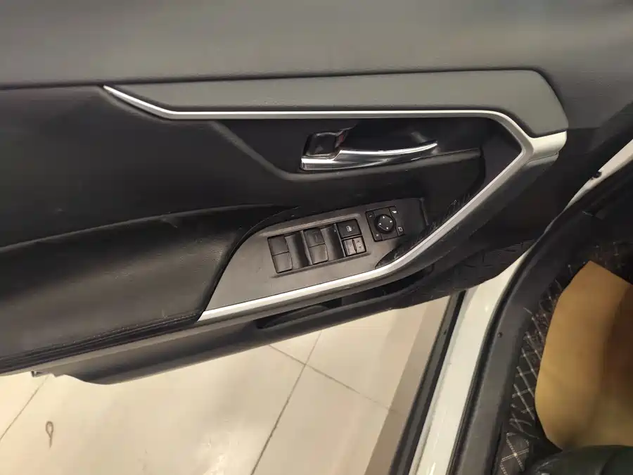 Toyota RAV4 2020 Бензин