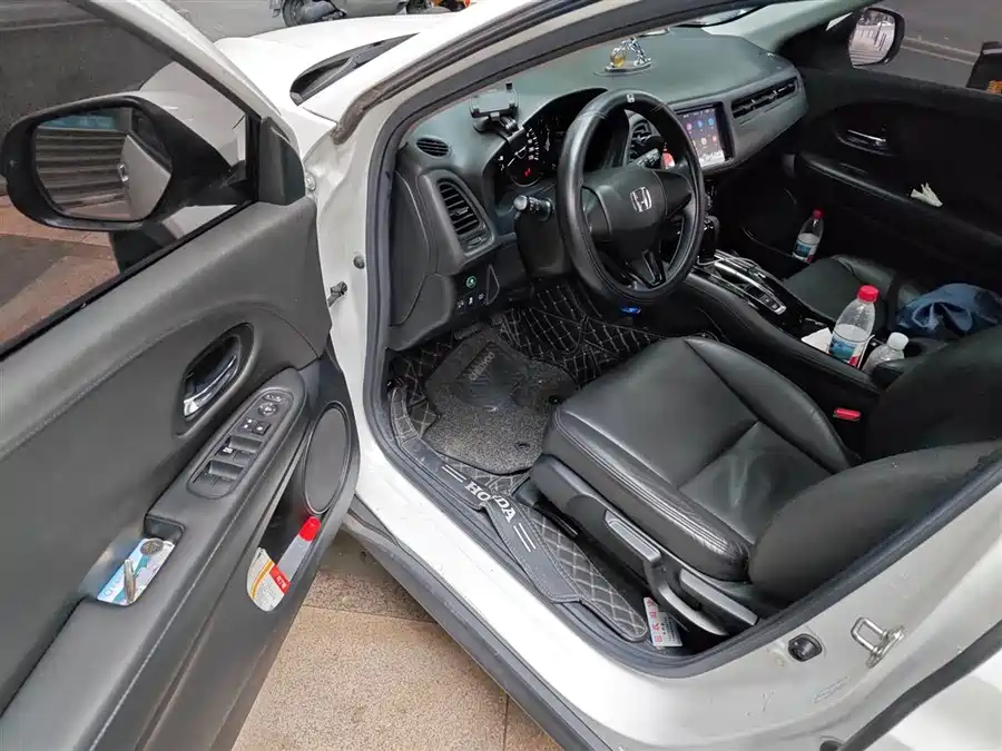 Honda Vezel 2021 Бензин