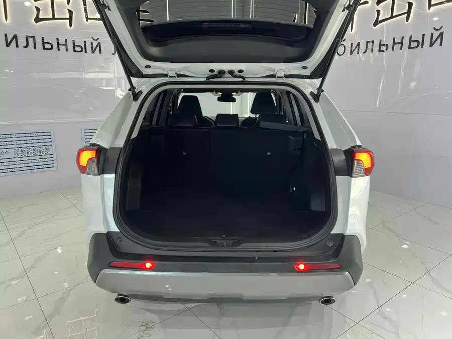 Toyota RAV4 2022 Бензин