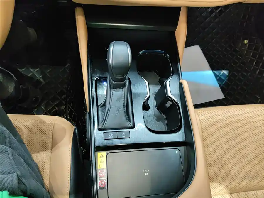 Lexus ES 2025 Бензин