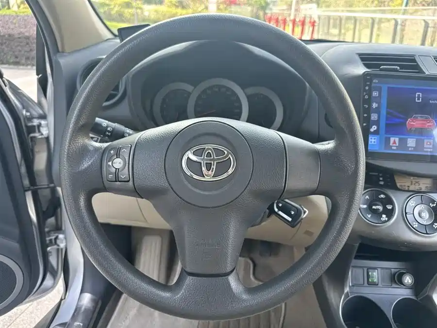 Toyota RAV4 2013 Бензин
