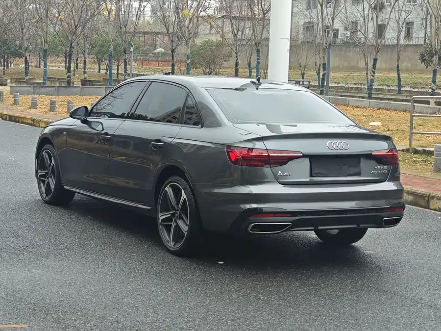 Audi A4L 2025 Бензин