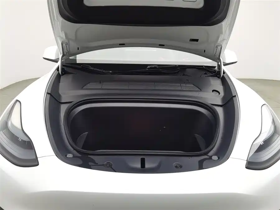 Tesla Model Y 2023 Электрический