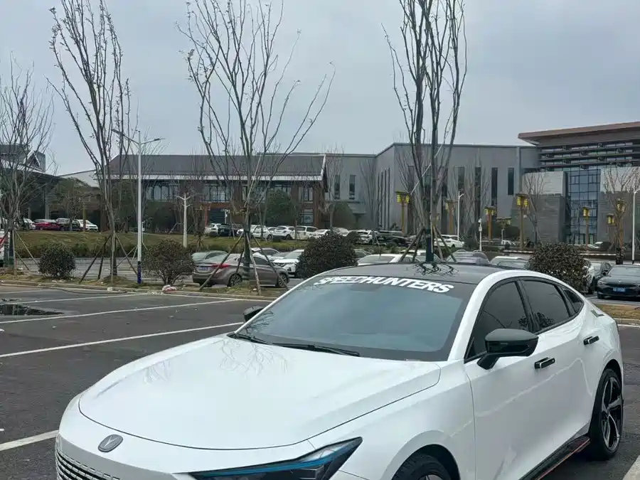 Changan UNI-V 2023 Бензин