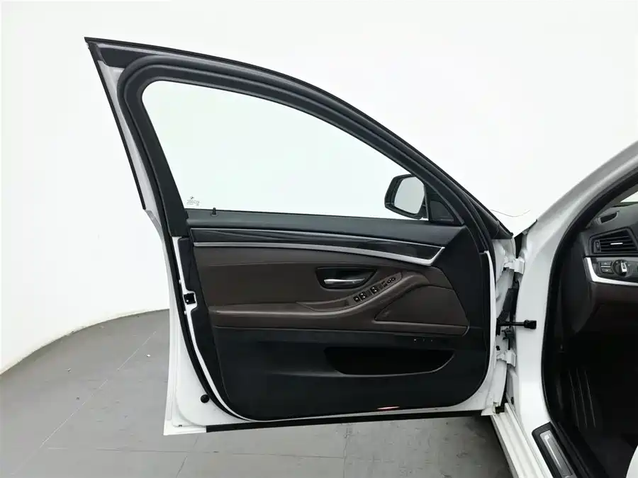 BMW 5 Series 2017 Бензин