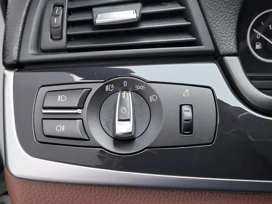 BMW 5 Series 2015 Бензин