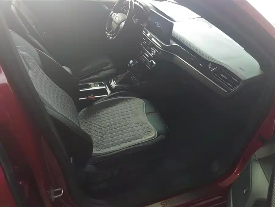 Ford Focus 2023 Бензин