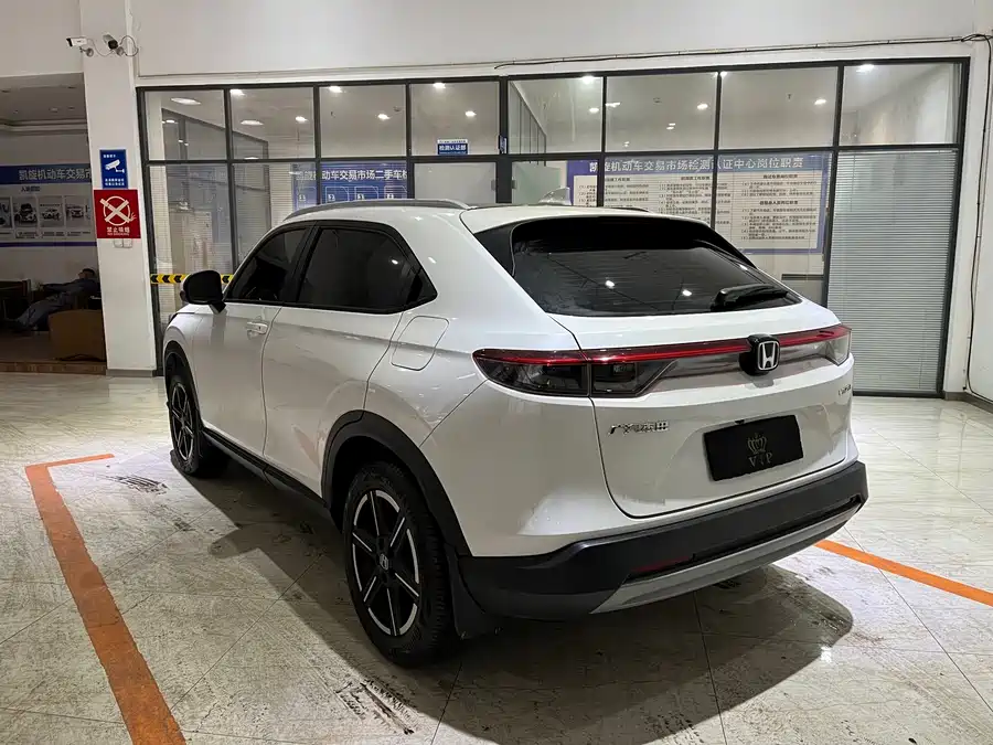 Honda Vezel 2024 Бензин