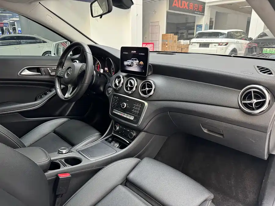 Mercedes-Benz GLA 2019 Бензин