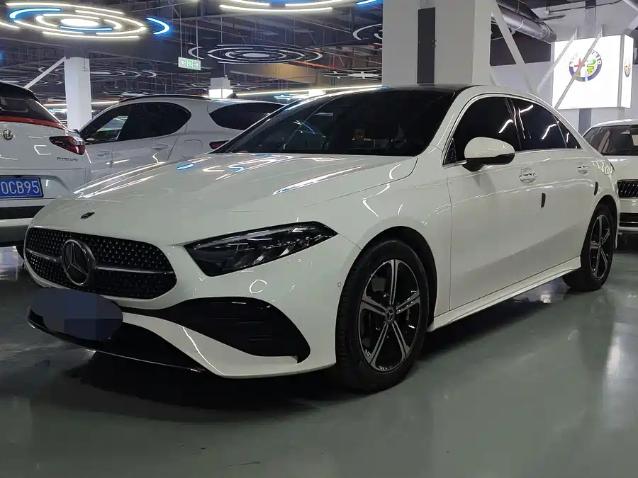 Mercedes-Benz A-Class 2023 Бензин