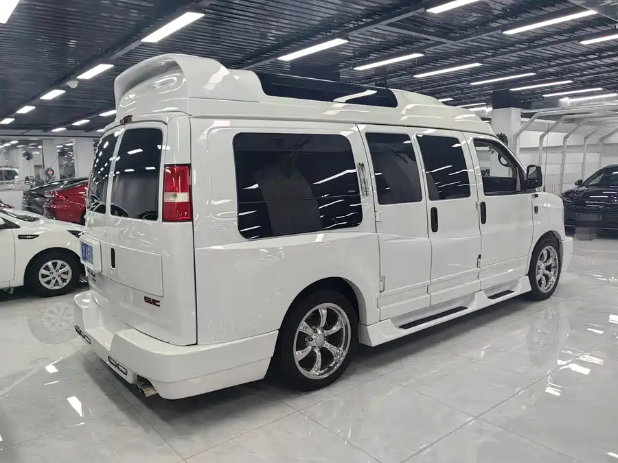 GMC SAVANA 2016 Бензин