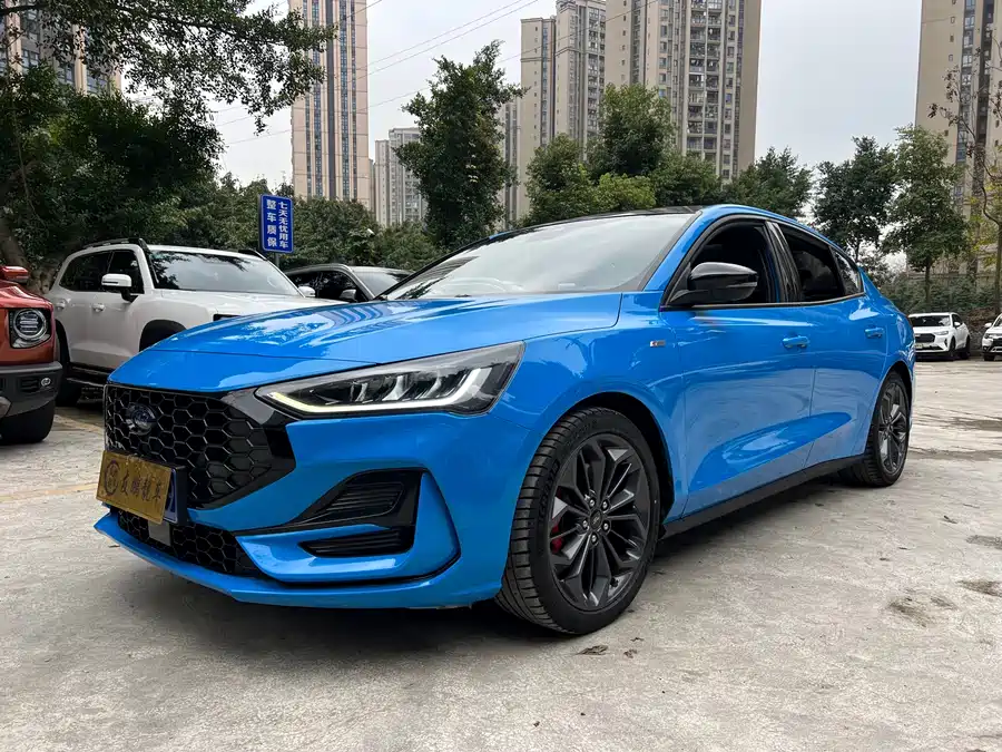 Ford Focus 2022 Бензин