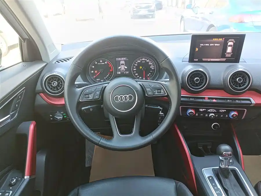 Audi Q2L 2019 Бензин
