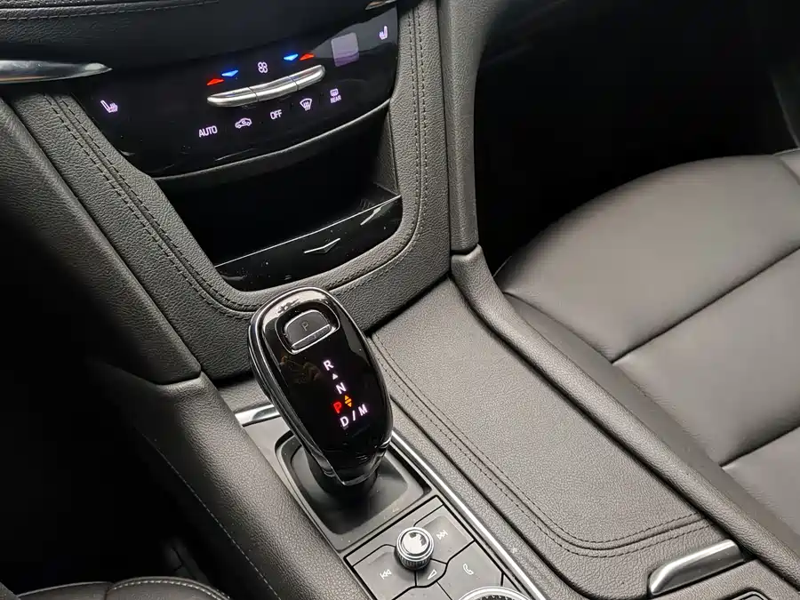 Cadillac XT6 2021 Гибрид