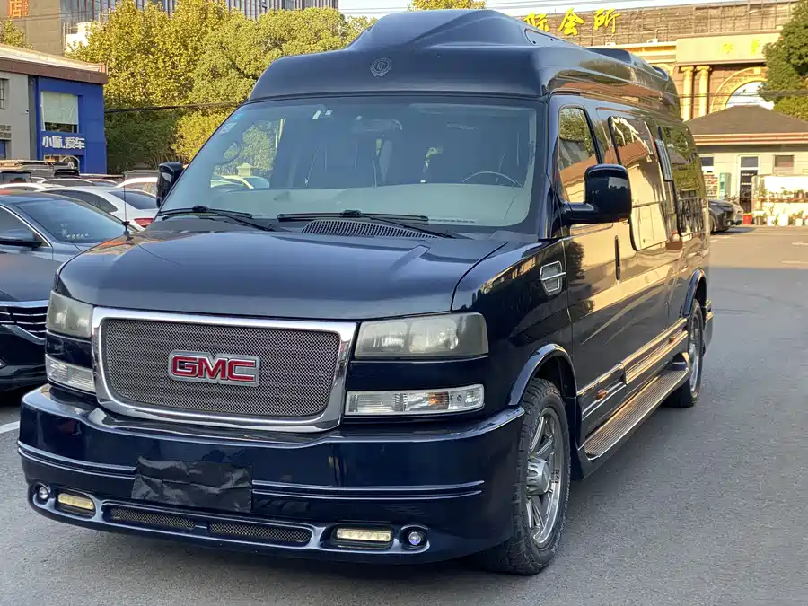 GMC SAVANA 2017 Бензин