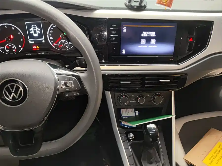 Volkswagen Polo 2022 Бензин