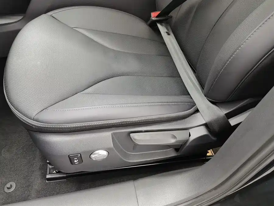 Hongqi E-QM5 2024 Электрический