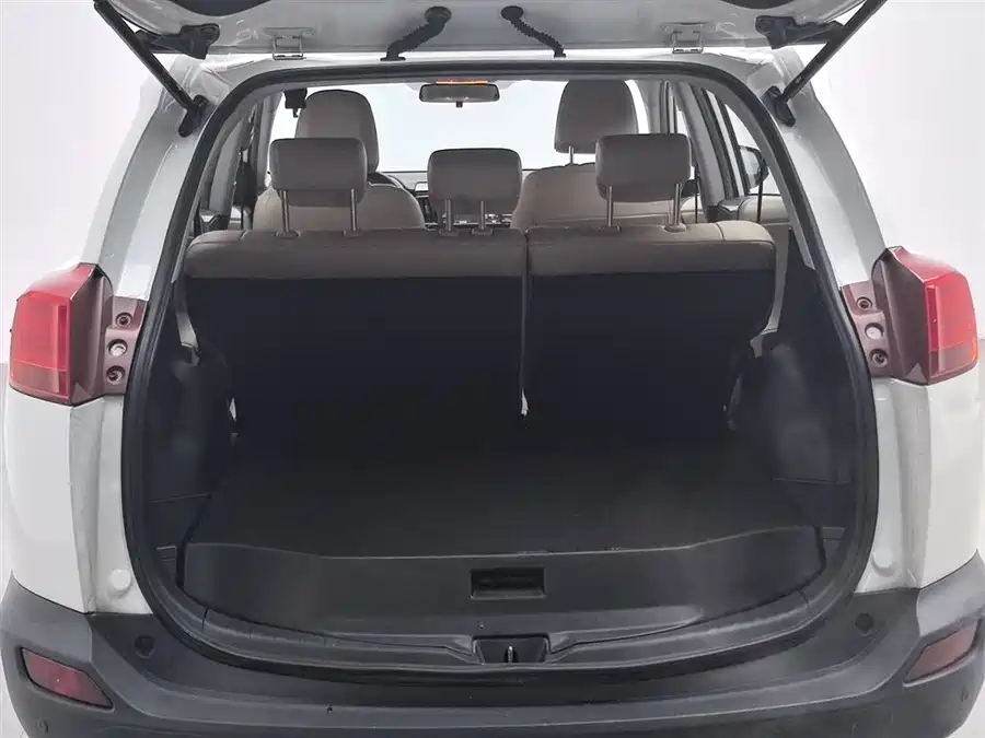 Toyota RAV4 2015 Бензин