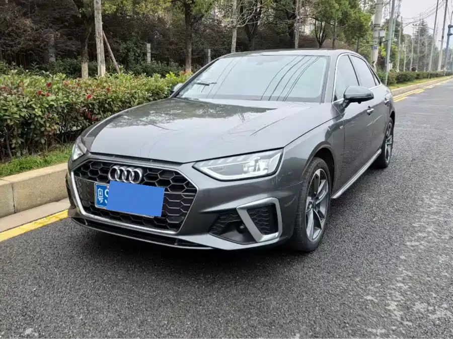 Audi A4L 2023 Бензин