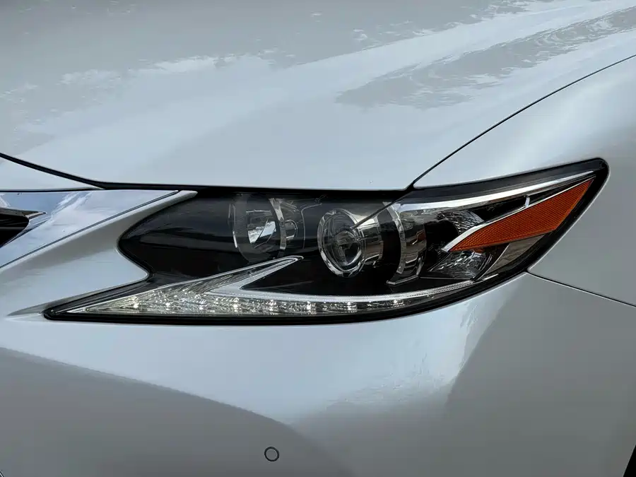 Lexus ES 2017 Гибрид