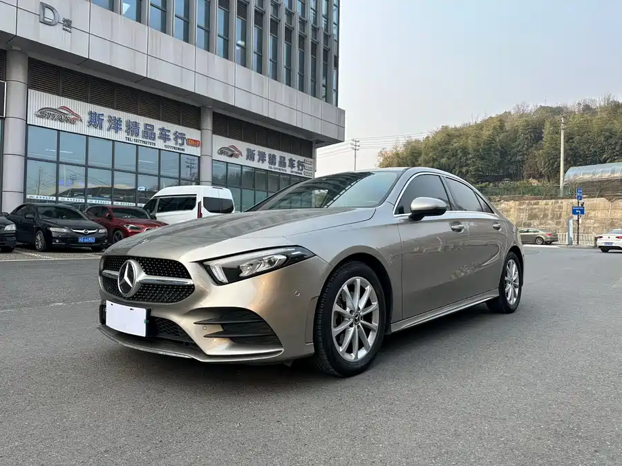 Mercedes-Benz A-Class 2019 Бензин