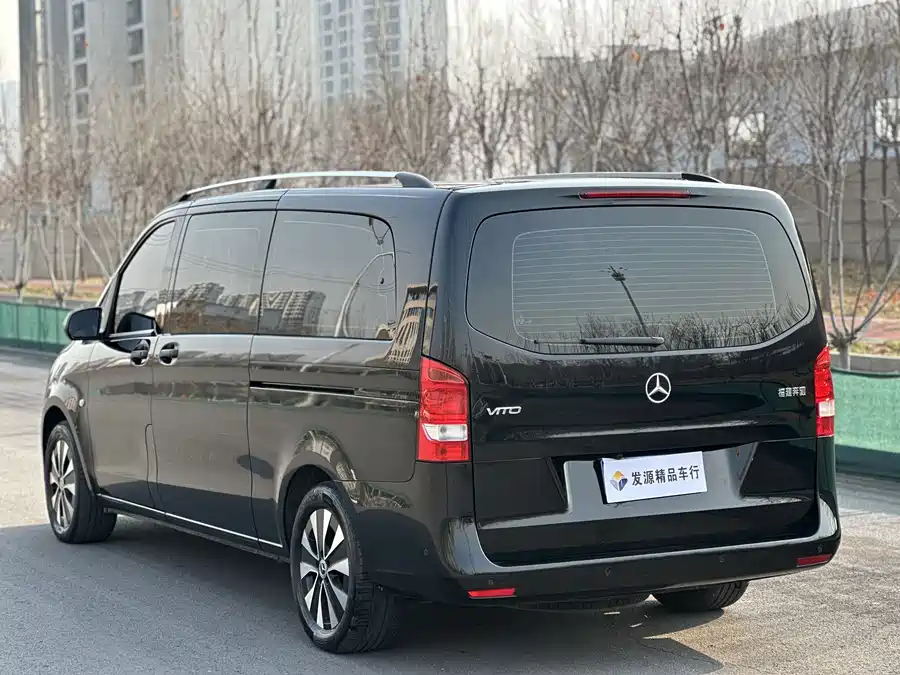 Mercedes-Benz Vito 2022 Бензин