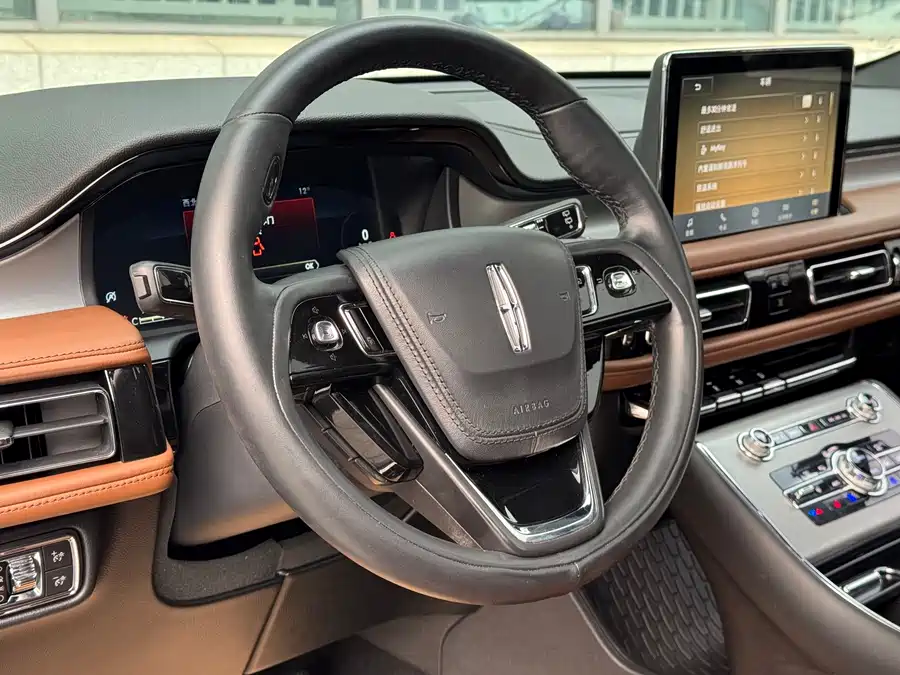 Lincoln Aviator 2020 Бензин